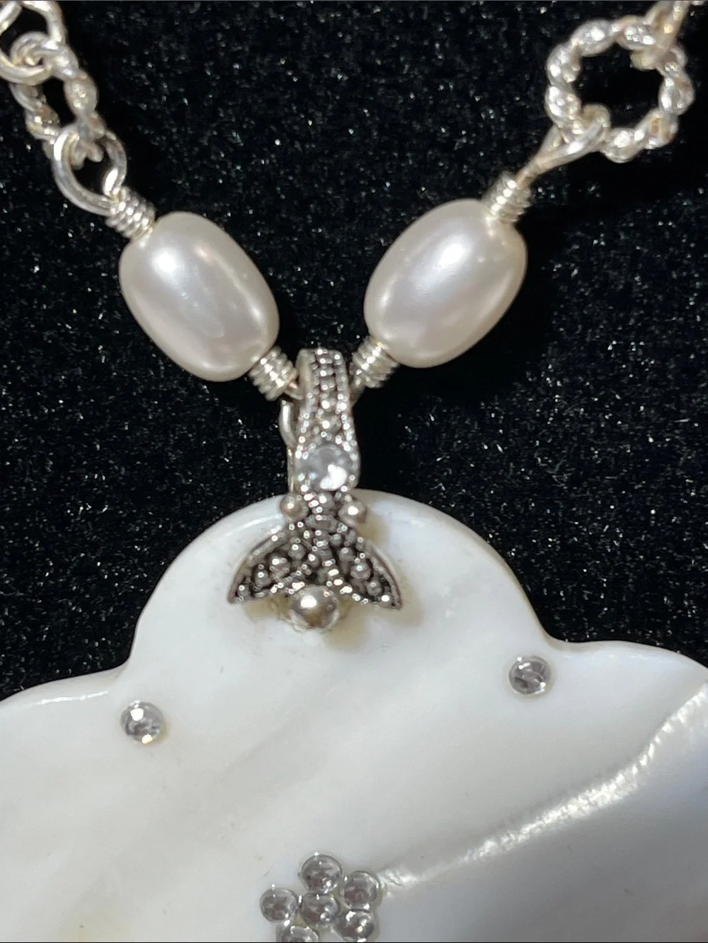 Vintage Mother of Pearl (MOP) Flower Pendant Necklace